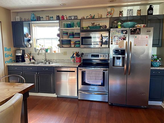 4th image of 208 Saint Anthonys Ln