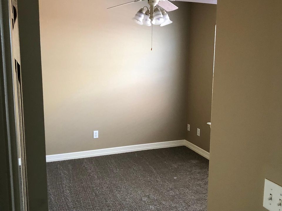 1st image of 486 Founders Park Dr W