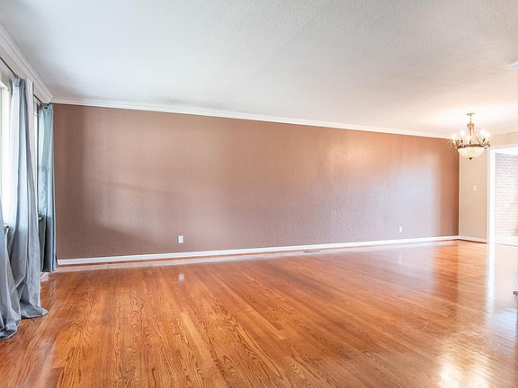 4th image of 836 Belvoir Crest Dr