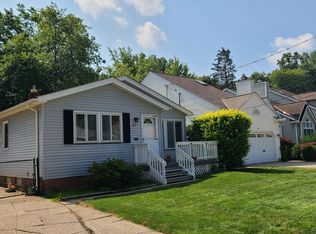 61 Eagle Cliff Dr, Bay Village, OH 44140