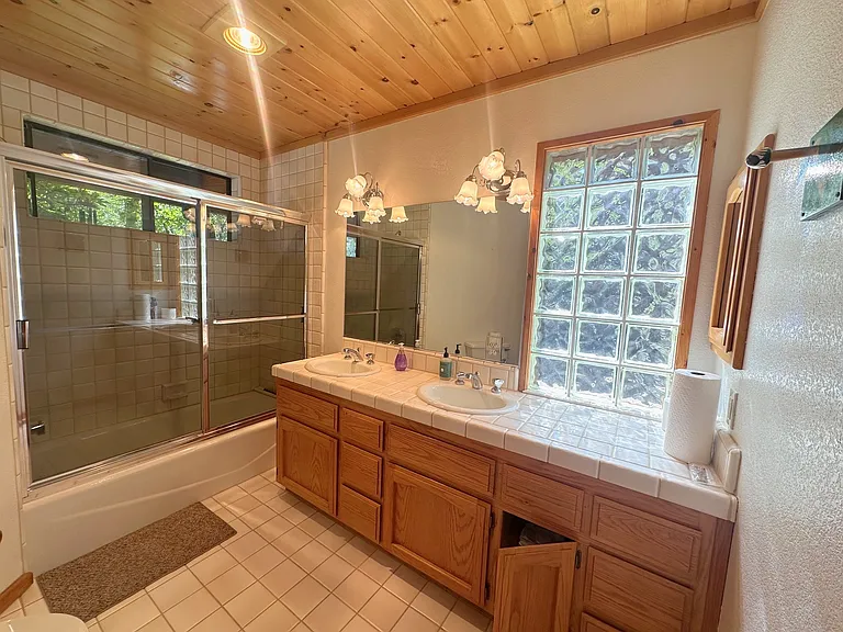 15208 Chestnut Dr — Photo 5