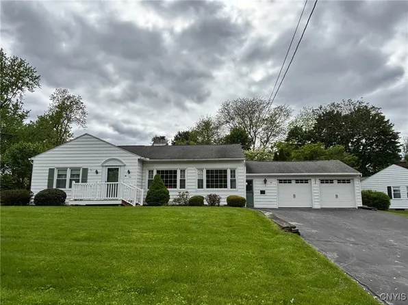 106 Euclid Dr, Fayetteville, NY 13066