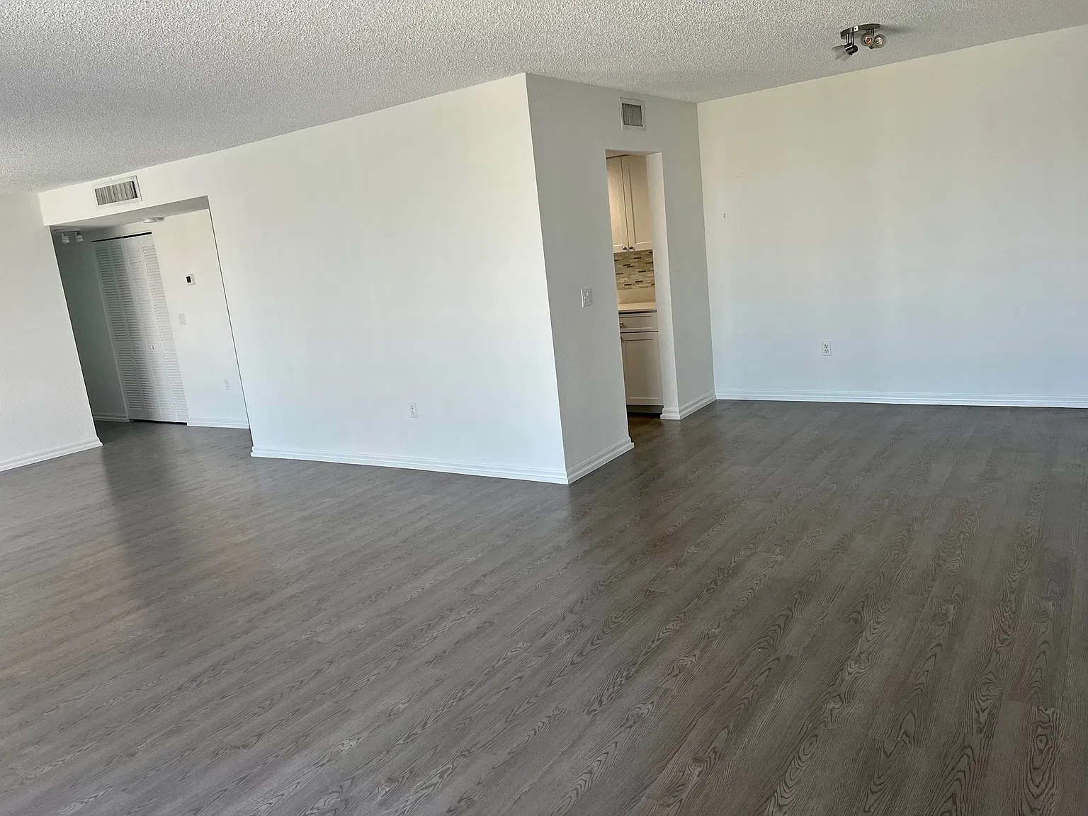 2 bed, 1318 sqft, $7,500 — Photo 4