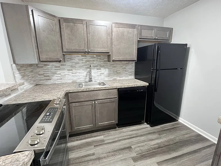 Fox Run Apartments — Photo 37