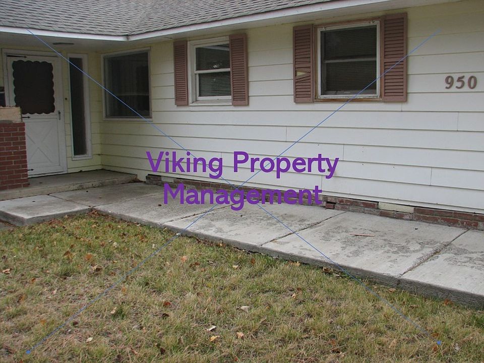 1st image of 950 NE Crest Dr