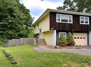 8 Marion Ct, Pomona, NY 10970