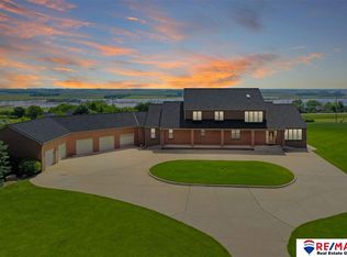 1704 Skyline Dr, Wahoo, NE 68066