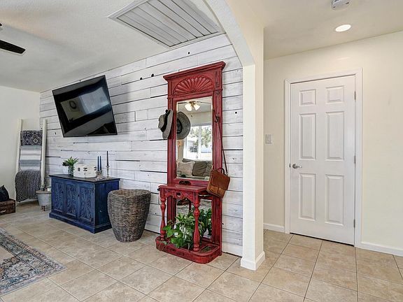 3rd image of 5852 Rich Hill Dr