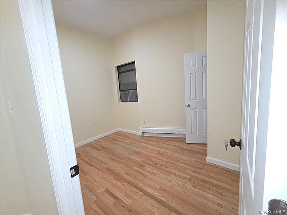 4th image of 784 Cauldwell Avenue