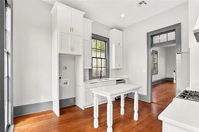 1401 N Galvez St — Photo 11