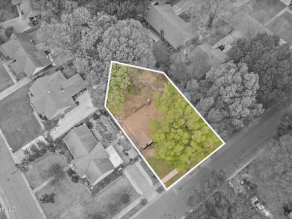 4th image of 8705 Greenway Rd