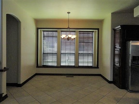 5th image of 808 Erinova Dr