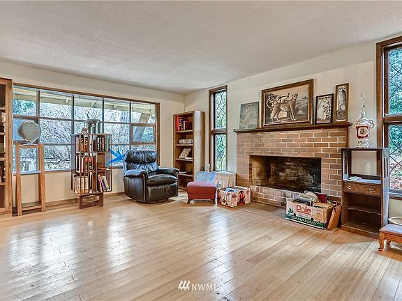 2nd image of 18530 NE 184th St