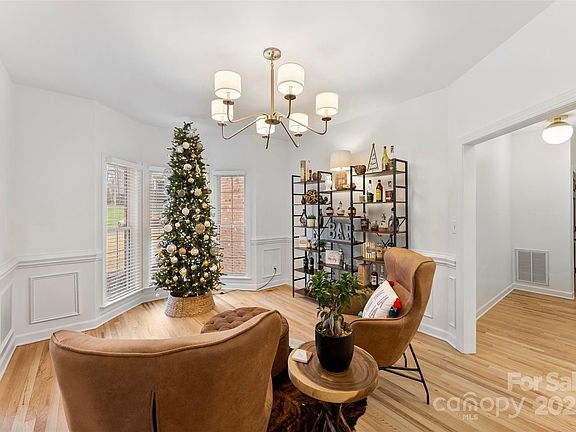 5th image of 2831 Arrowwood Ln