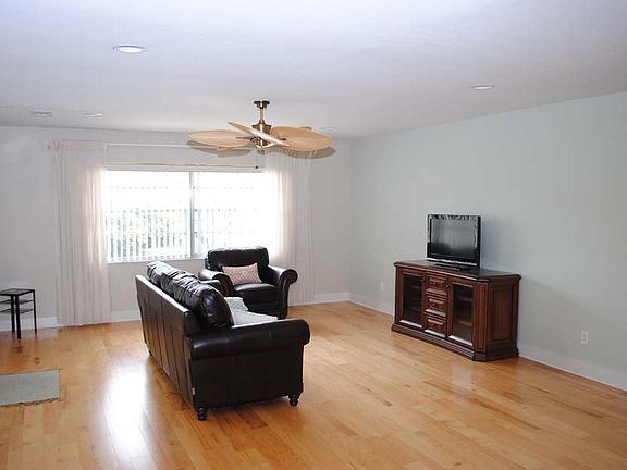 5th image of 617 E Rocks Dr