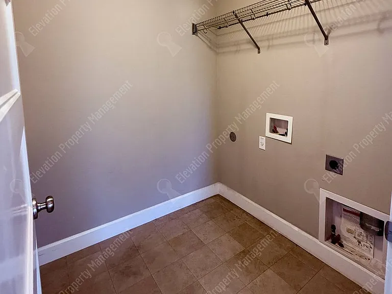 790 NE Isabella Ln — Photo 18