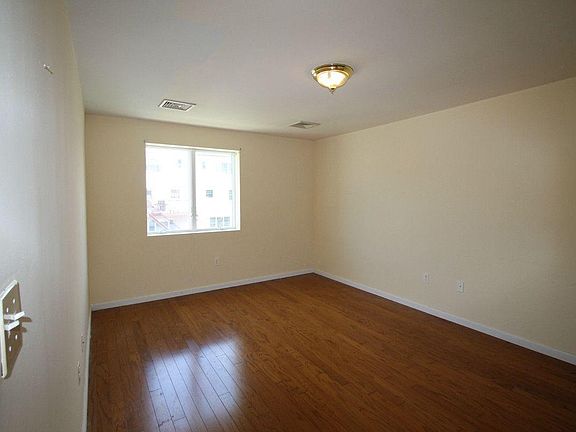3rd image of 202 Kearney Ave #3