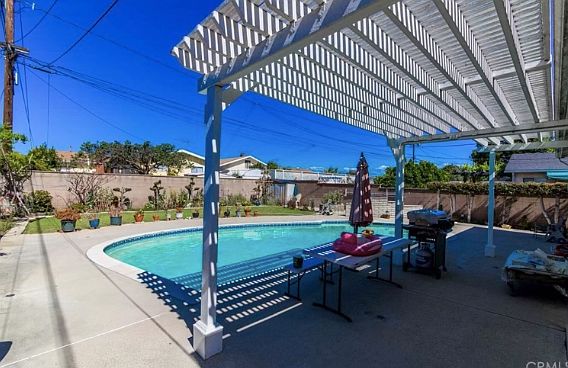4th image of 17011 Cranbrook Ave