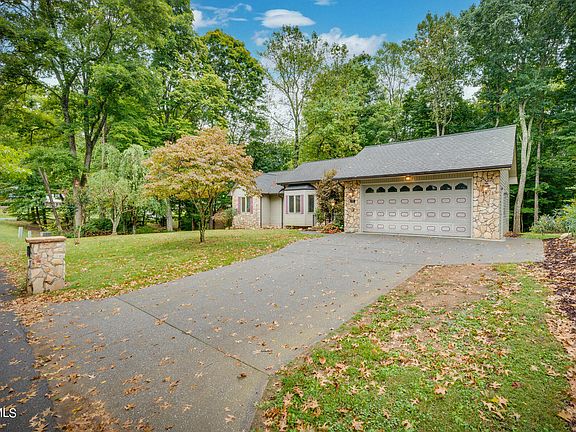 3rd image of 111 Beech Brook Dr