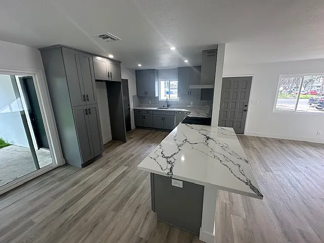 3 bed, 1242 sqft, $2,200 — Photo 3