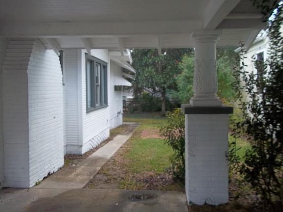 3rd image of 305 E Palm Dr