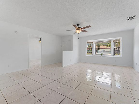 5th image of 888 NE Maranta Terrado