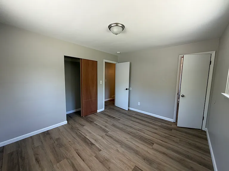 5556 Andover Blvd — Photo 8