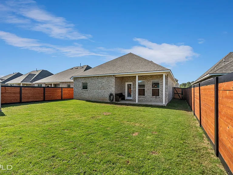 120 Cessna Dr — Photo 14