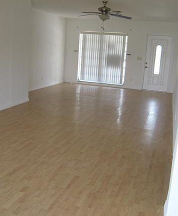 2nd image of 221 NE 49th St