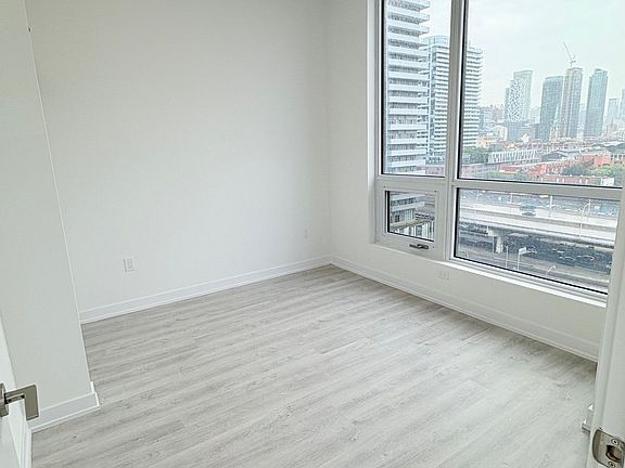 5th image of 15 Richardson St #1405