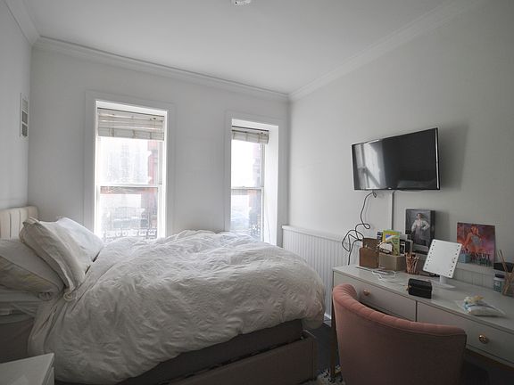 3rd image of 65 Bank St #B