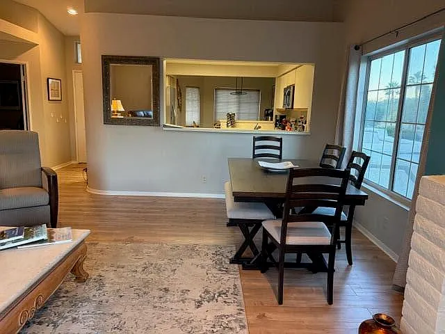 3 bed, 2.5 bath, 1814 sqft, $4,900 — Photo 4