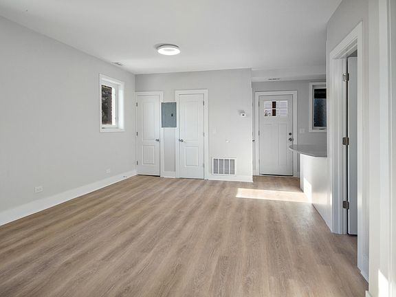 5th image of 873 N Paulina St APT 2R