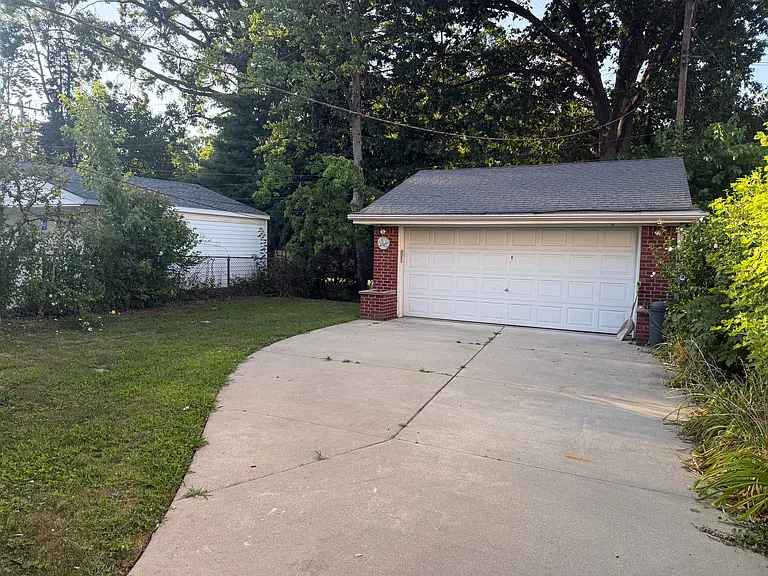 23450 Wilson Ave — Photo 3