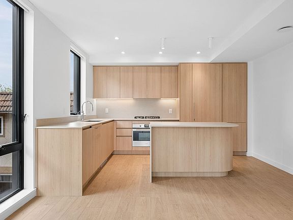 2nd image of 2820 Nanaimo St #221