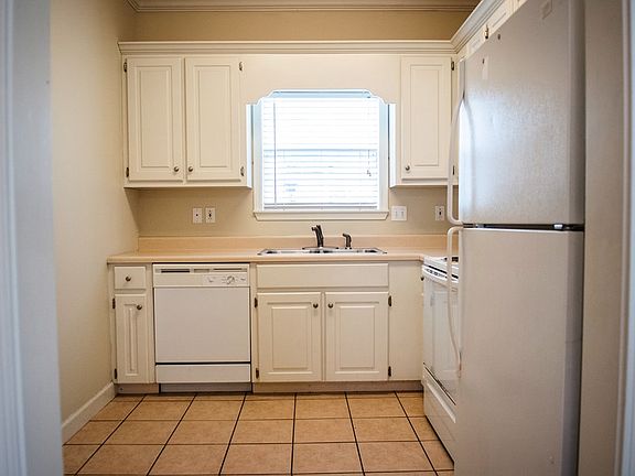 3rd image of 2109 Harris Dr Unit 22