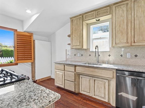 5th image of 18423 Delia Ave