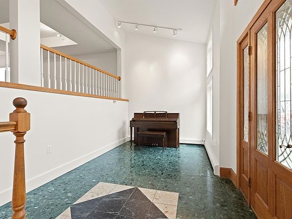 4th image of 27 Miller Ave