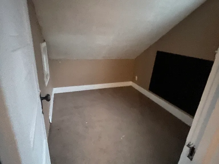 142 Dawson Ave — Photo 4