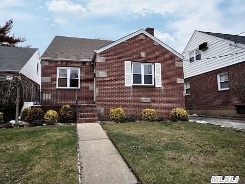 2nd image of 304 Peninsula Blvd