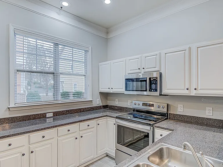 1553 Pecan Ave — Photo 3