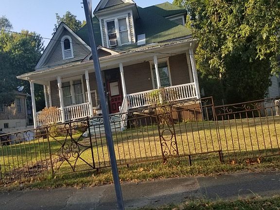 2nd image of 1006 W Grand Ave