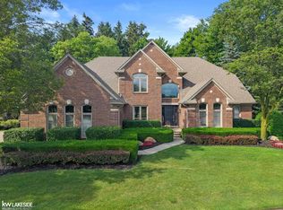 11357 Embassy Ct, Utica, MI 48315