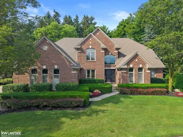 11357 Embassy Ct, Utica, MI 48315