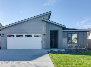 6951 W Redwood Creek Dr, Meridian, ID 83646