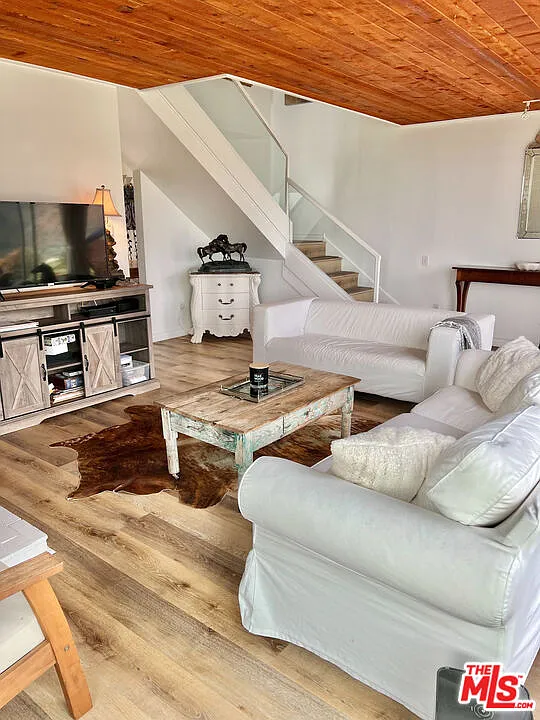 3 bed, 3.0 bath, 1292 sqft, $6,600 — Photo 4
