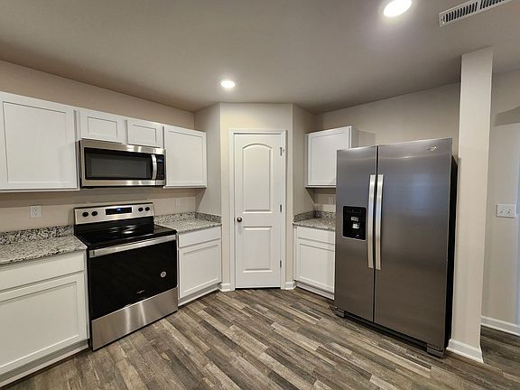 5th image of 431 Winsley Ln