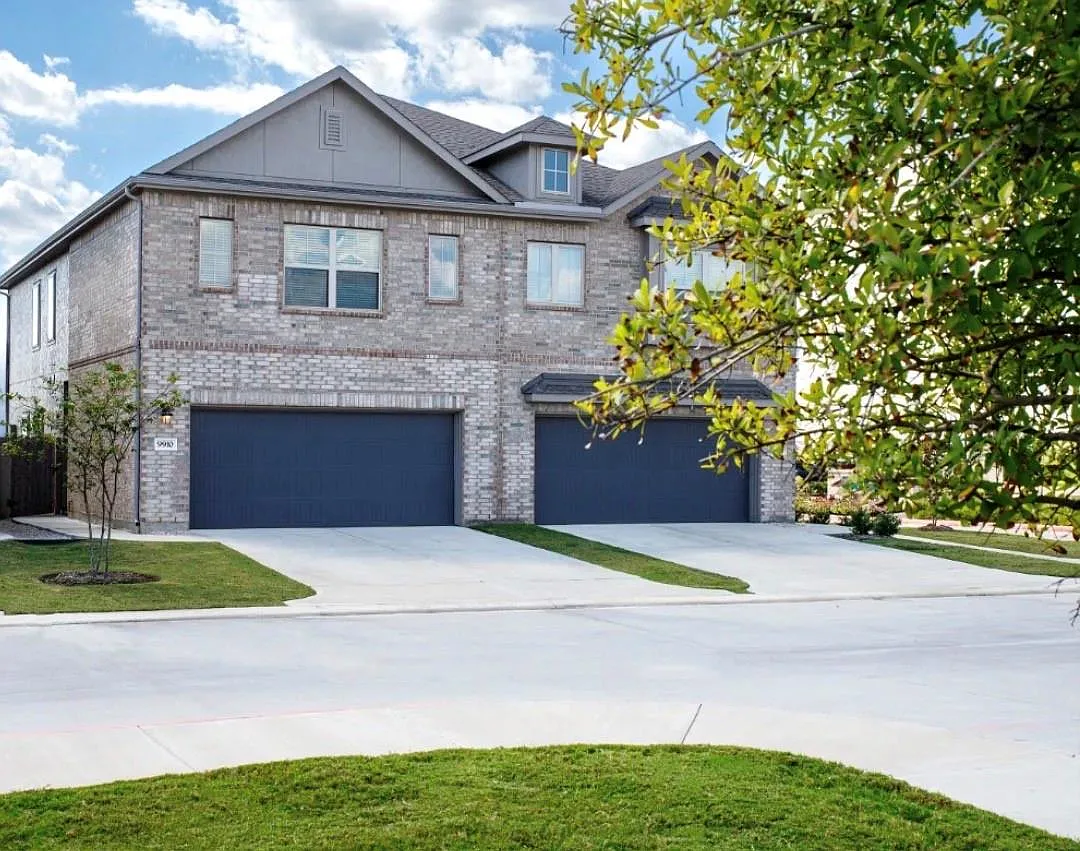 3 bed, 2.5 bath, $2,250 — Photo 1