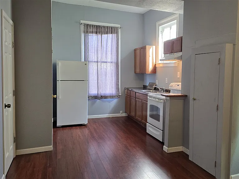 1614 Market St #4 — Photo 9