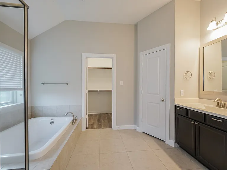 415 Rocky Briar Ct — Photo 12